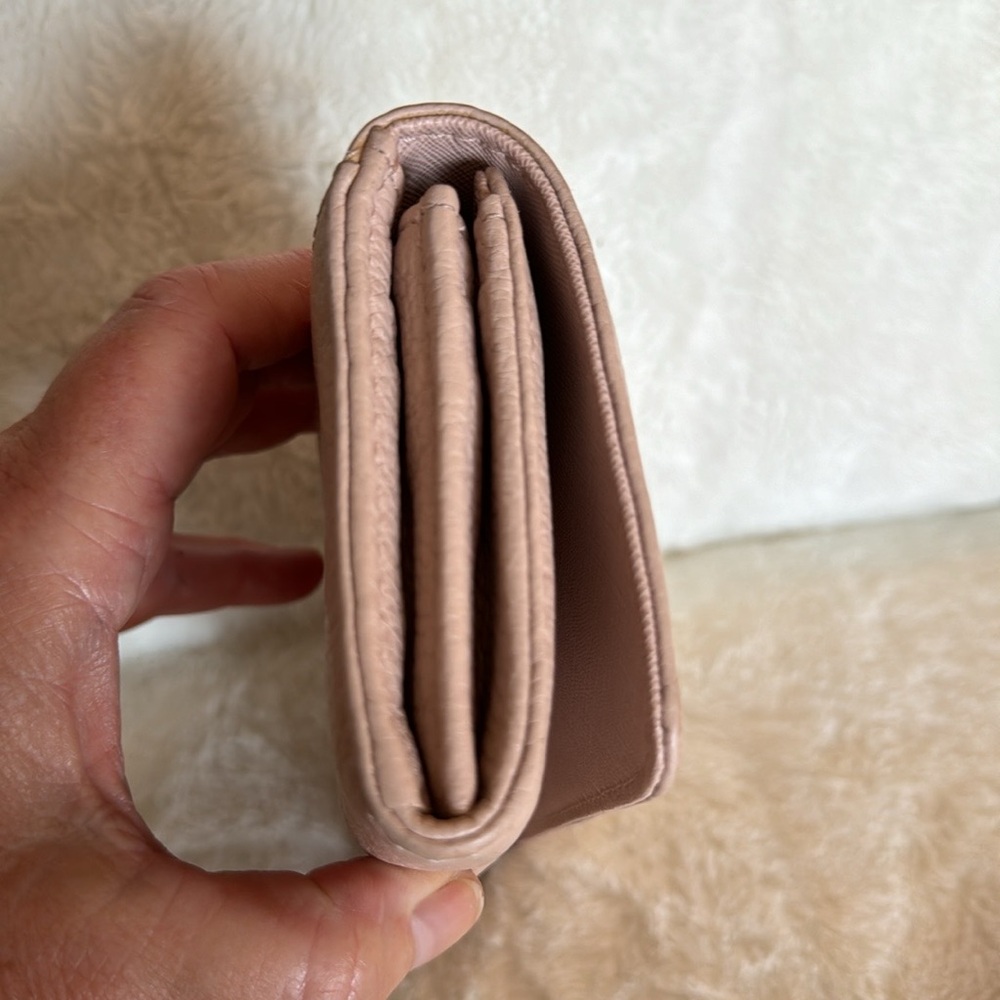 NWT-Michael Kors leather Fulton wallet. Color is call Ballet ( pale pink) - Picture 5 of 11